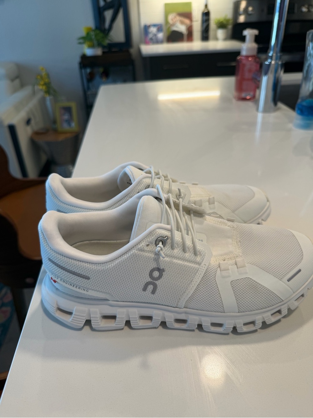 On Running Cloud Women’s Running Shoes - White Size 8